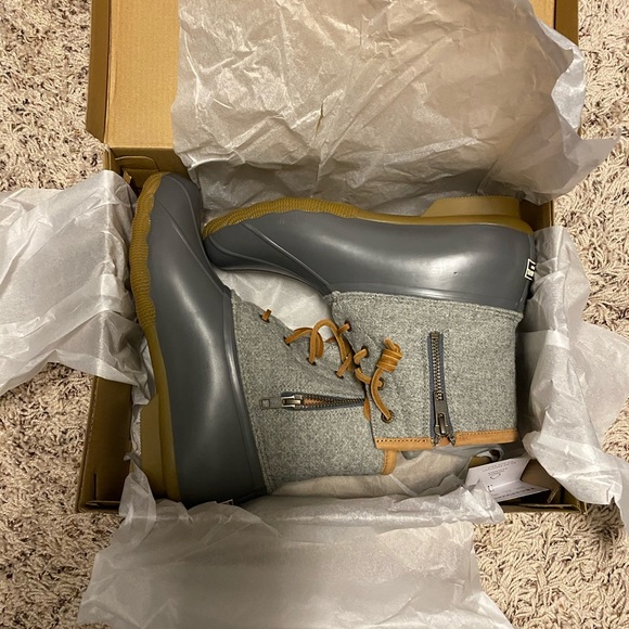 Sperry boots - Picture 2 of 2